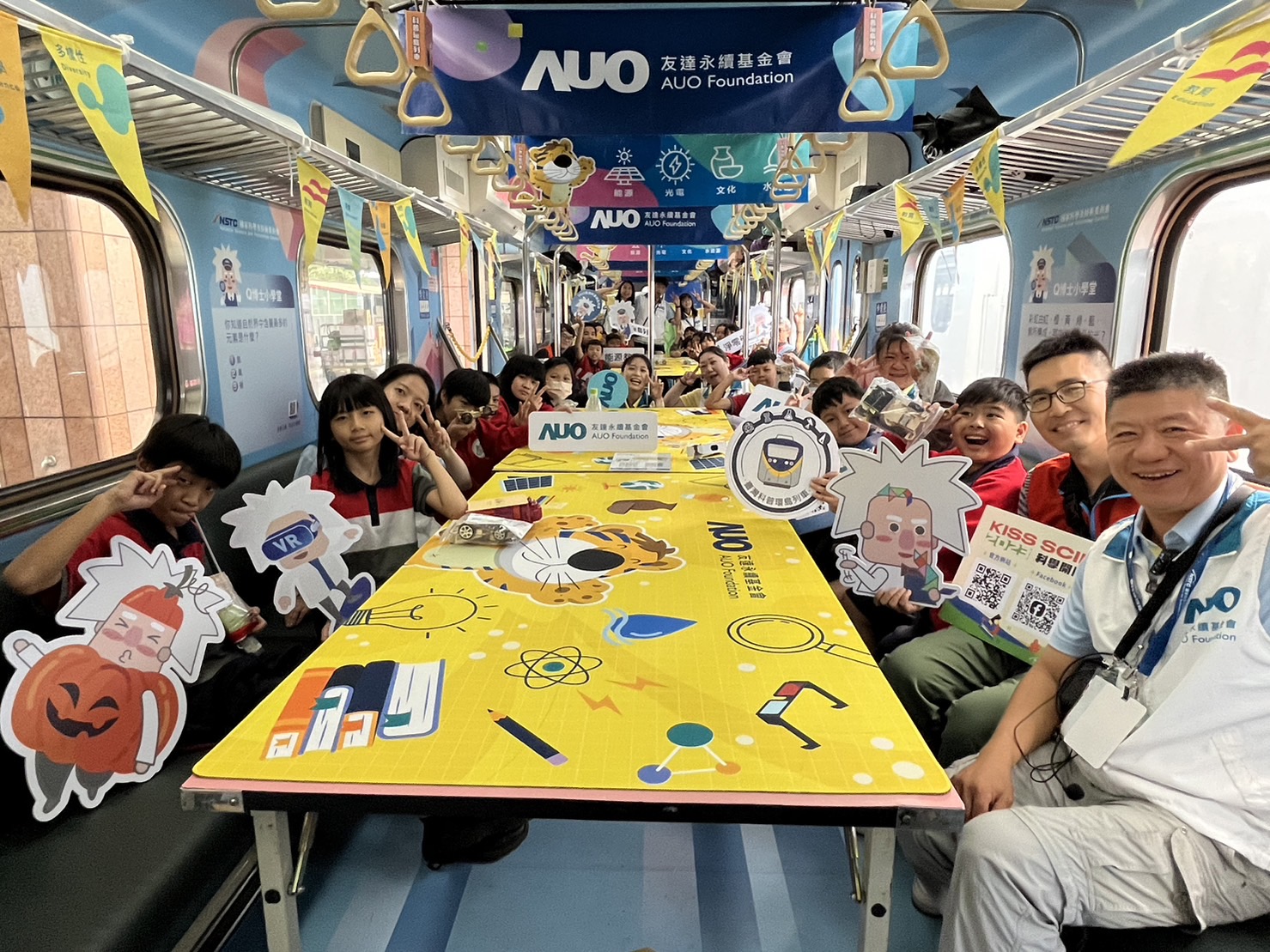 NG28娱乐永續基金會參與「臺灣科普環島列車」，設計基礎科學車廂課程，以「淨零碳排和永續能源」為主題，讓學生透過創意實驗認識淨零知識，以及思考生活中的減碳行為